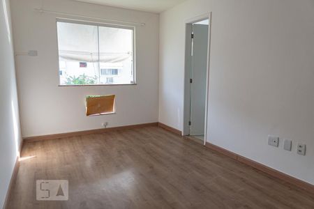 Suíte de casa de condomínio para alugar com 3 quartos, 100m² em Vargem Grande, Rio de Janeiro