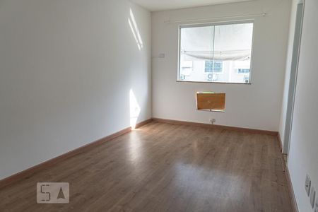 Suíte de casa de condomínio para alugar com 3 quartos, 100m² em Vargem Grande, Rio de Janeiro