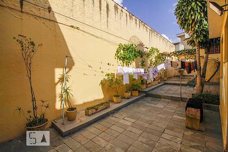 Quintal de casa à venda com 3 quartos, 212m² em Vila Anglo Brasileira, São Paulo