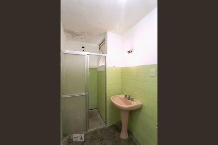 Banheiro de apartamento à venda com 3 quartos, 67m² em Jardim Botânico , Porto Alegre