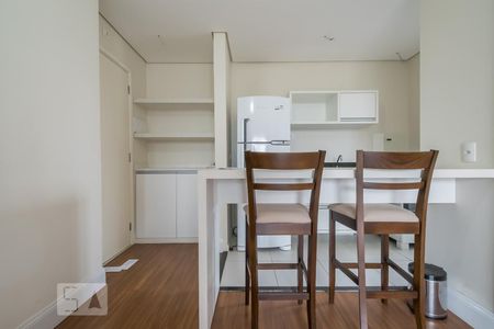 Cozinha de apartamento para alugar com 1 quarto, 44m² em Brooklin, São Paulo