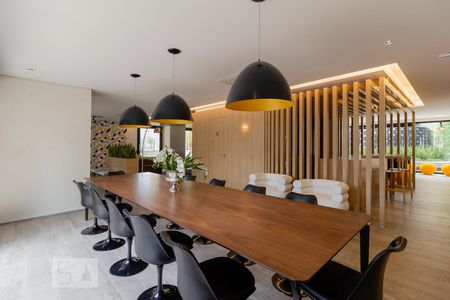 Studio para alugar com 53m², 1 quarto e 1 vaga Studio para alugar com 53m², 1 quarto e 1 vagaSala de reuniões