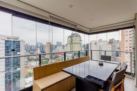 Varanda de kitnet/studio à venda com 1 quarto, 53m² em Vila Nova Conceição, São Paulo