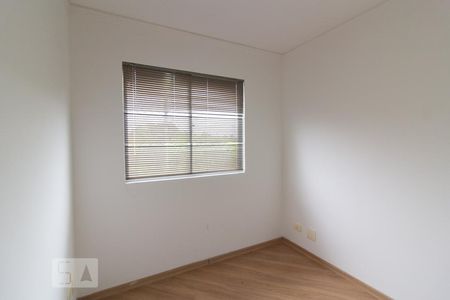 Quarto 1 de apartamento para alugar com 3 quartos, 70m² em Uberaba, Curitiba