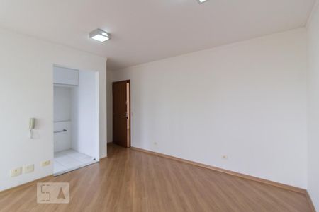 Sala de apartamento para alugar com 3 quartos, 70m² em Uberaba, Curitiba