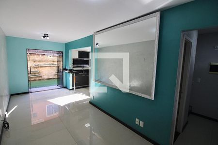 Casa de condomínio à venda com 95m², 3 quartos e 2 vagasSala