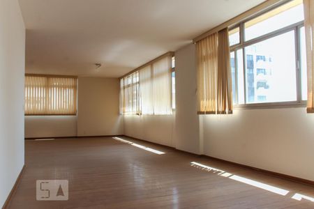 Apartamento à venda com 240m², 3 quartos e 3 vagasSala