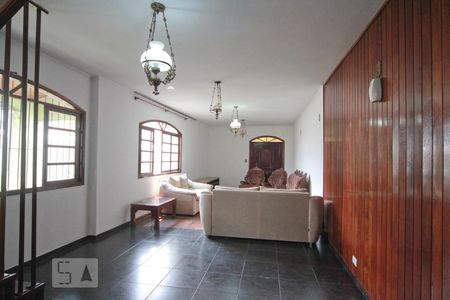 Casa à venda com 320m², 4 quartos e 2 vagasSala