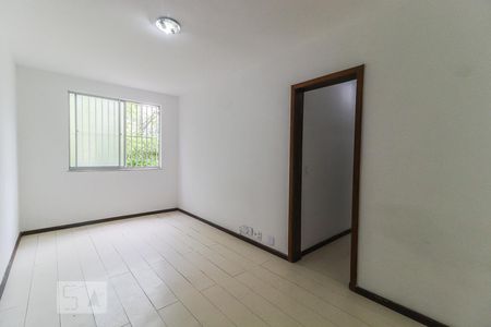 Sala de apartamento para alugar com 2 quartos, 55m² em Jacarepaguá, Rio de Janeiro