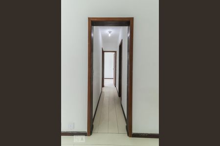 Corredor de apartamento para alugar com 2 quartos, 55m² em Jacarepaguá, Rio de Janeiro