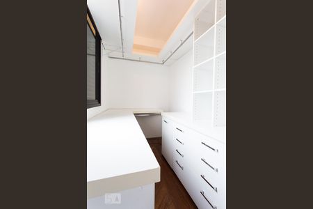 Closet da Suíte de apartamento para alugar com 2 quartos, 64m² em Vila Carrão, São Paulo
