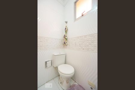 Banheiro social de casa à venda com 3 quartos, 200m² em Vila Bela, São Paulo
