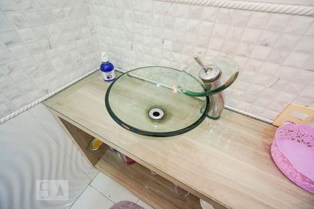 Detalhe banheiro social de casa à venda com 3 quartos, 200m² em Vila Bela, São Paulo