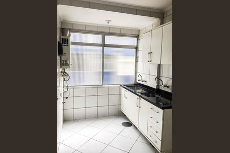 Cozinha de apartamento à venda com 2 quartos, 65m² em São João, Porto Alegre