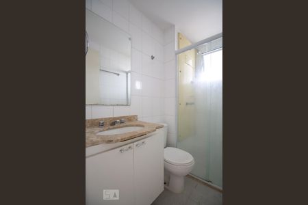 Banheiro de apartamento para alugar com 1 quarto, 60m² em Santa Cecília, São Paulo