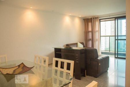 Sala de apartamento para alugar com 4 quartos, 143m² em Barra da Tijuca, Rio de Janeiro