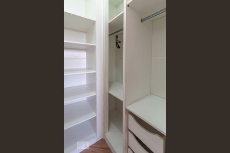 Closet de apartamento para alugar com 2 quartos, 61m² em Presidente Altino, Osasco