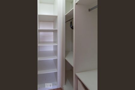 Closet de apartamento para alugar com 2 quartos, 61m² em Presidente Altino, Osasco