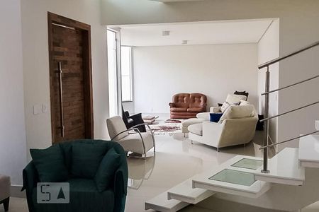 Casa à venda com 647m², 3 quartos e 7 vagasSala