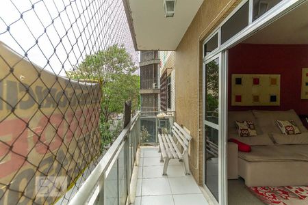 Apartamento à venda com 80m², 2 quartos e 1 vaga Apartamento à venda com 80m², 2 quartos e 1 vagaVaranda