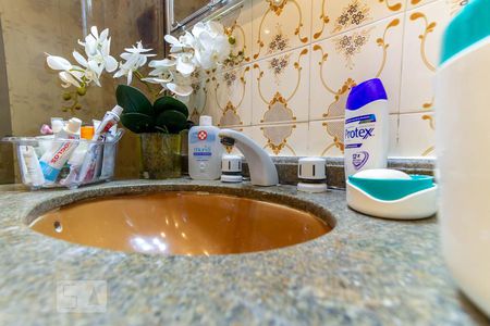 Apartamento à venda com 80m², 2 quartos e 1 vaga Apartamento à venda com 80m², 2 quartos e 1 vagaBanheiro