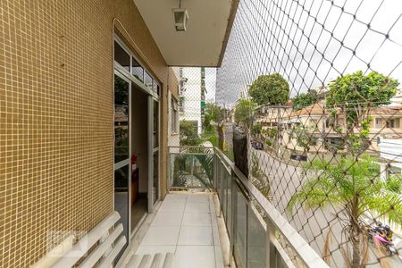 Apartamento à venda com 80m², 2 quartos e 1 vaga Apartamento à venda com 80m², 2 quartos e 1 vagaVaranda