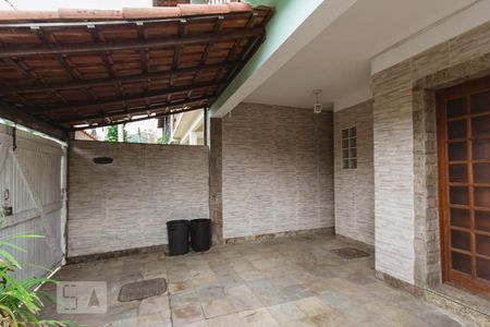 Varanda/Garagem (Entrada) de casa de condomínio à venda com 5 quartos, 240m² em Pechincha, Rio de Janeiro