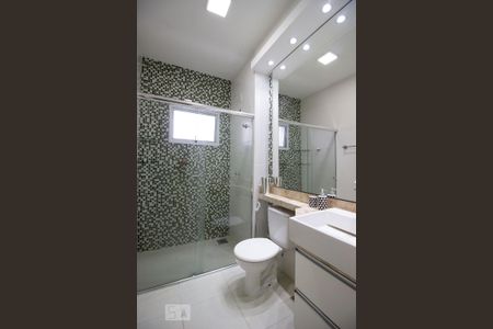 Banheiro de apartamento à venda com 2 quartos, 55m² em Vila Nova Medeiros, Jundiaí