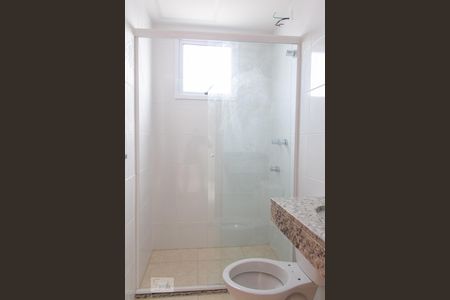 Banheiro de apartamento à venda com 2 quartos, 46m² em Rubem Berta, Porto Alegre