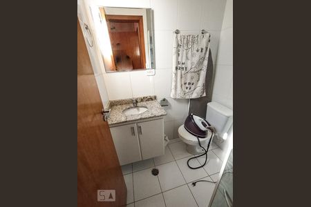 Banheiro de casa de condomínio à venda com 2 quartos, 65m² em Vila Euthalia, São Paulo