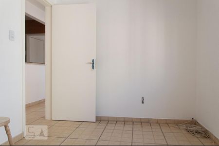 Quarto 2 de apartamento para alugar com 2 quartos, 49m² em Sarandi, Porto Alegre