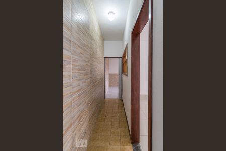 Corredor de casa para alugar com 1 quarto, 50m² em Irajá, Rio de Janeiro