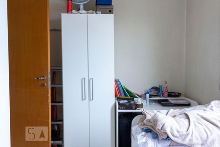 Quarto 2 de apartamento para alugar com 2 quartos, 50m² em Vila Santo Estéfano, São Paulo