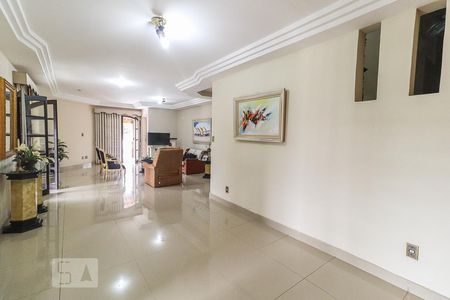 Sala de casa de condomínio para alugar com 3 quartos, 300m² em Anil, Rio de Janeiro