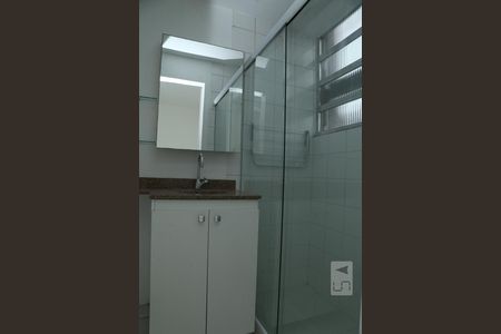 Banheiro de kitnet/studio para alugar com 1 quarto, 20m² em Copacabana, Rio de Janeiro