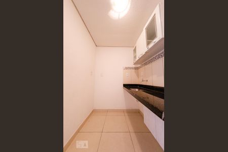 Cozinha de kitnet/studio para alugar com 1 quarto, 27m² em João Pinheiro, Belo Horizonte