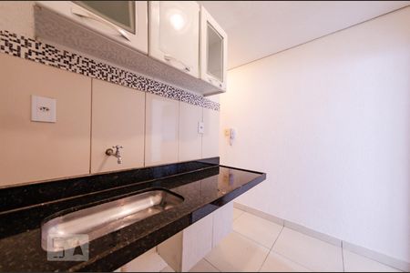 Cozinha de kitnet/studio para alugar com 1 quarto, 27m² em João Pinheiro, Belo Horizonte