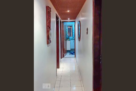 Corredor  de apartamento à venda com 2 quartos, 80m² em Olaria, Rio de Janeiro