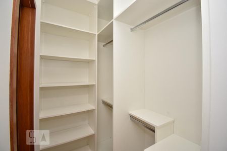 Closet de apartamento à venda com 2 quartos, 60m² em Belvedere, Belo Horizonte