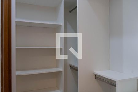 Closet de apartamento para alugar com 2 quartos, 60m² em Belvedere, Belo Horizonte