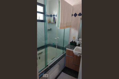 Banheiro de apartamento à venda com 3 quartos, 113m² em Vila Itapura, Campinas