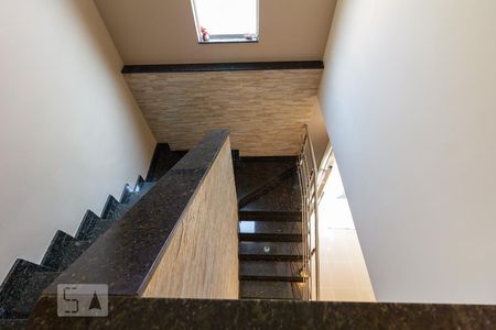 Escada de casa à venda com 3 quartos, 160m² em Santo Antônio, Osasco