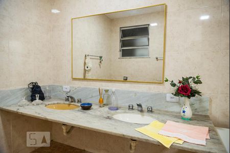 Banheiro da Suíte de apartamento à venda com 5 quartos, 320m² em Copacabana, Rio de Janeiro