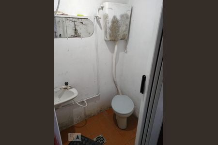 Banheiro de casa à venda com 3 quartos, 74m² em Niterói, Canoas