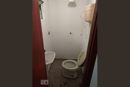 Banheiro de casa à venda com 3 quartos, 74m² em Niterói, Canoas