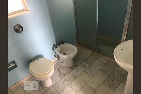 Banheiro de apartamento à venda com 2 quartos, 90m² em Ingá, Niterói