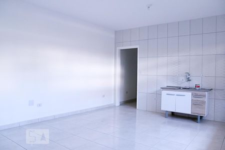 Cozinha Conjugada / Sala de casa para alugar com 2 quartos, 54m² em Jardim Guarapiranga, São Paulo