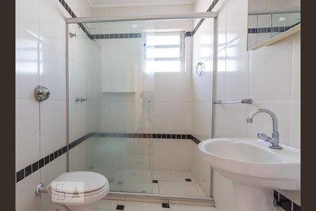 Banheiro de apartamento à venda com 2 quartos, 73m² em São Sebastião, Porto Alegre