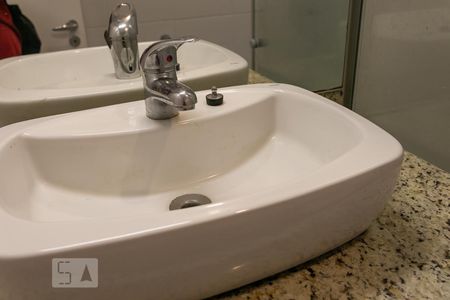 Banheiro - Torneira de apartamento para alugar com 1 quarto, 47m² em Farroupilha, Porto Alegre