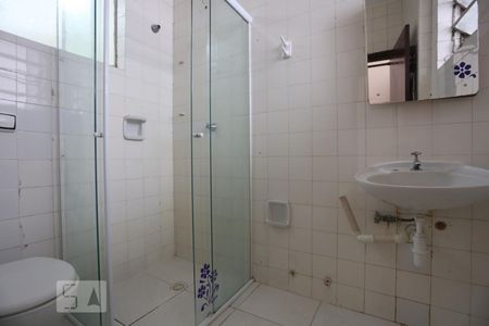 Banheiro de kitnet/studio para alugar com 1 quarto, 32m² em Vila Buarque, São Paulo